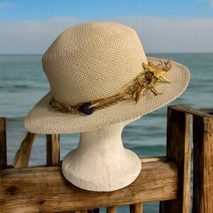 Vintage Kathy Jeanne White Straw Brimmed Straw‎ Hat Nautical Starfish Detail